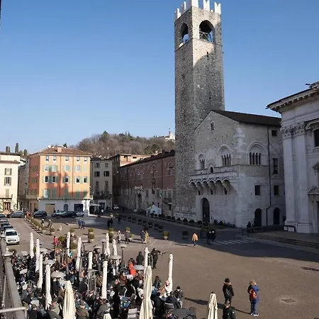 Piazza Duomo Cathedral View