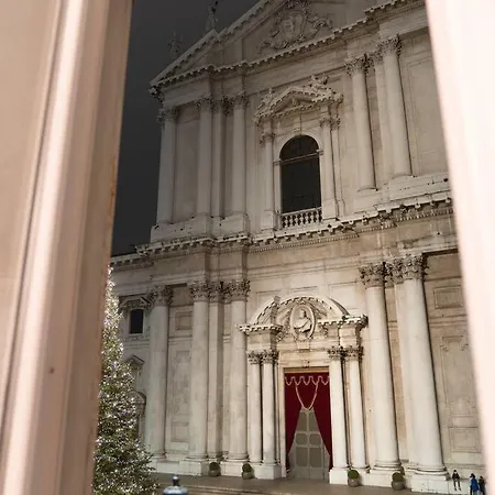 Piazza Duomo Cathedral View Appartamento